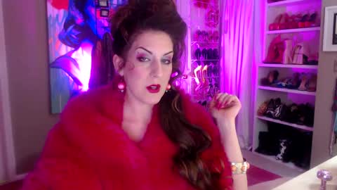Snapshot of dommetomorrow chatting on 01/19/25, 03:08 DommeTomorrow online show from 01/19/25, 03:08
