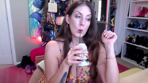 Snapshot of dommetomorrow chatting on 09/08/25, 06:18 DommeTomorrow online show from 09/08/25, 06:18