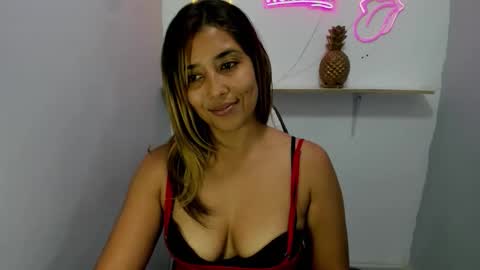 dona_tella online show from 03/19/26, 06:34