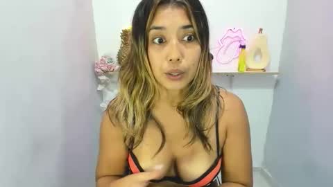 dona_tella online show from 04/19/26, 02:38