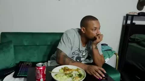 Snapshot of dong_masterson chatting on 02/20/26, 01:46 Gifted online show from 02/20/26, 01:46