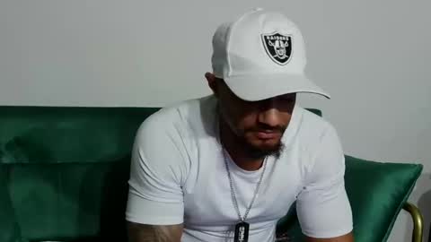 Snapshot of dong_masterson chatting on 02/25/26, 01:26 Gifted online show from 02/25/26, 01:26