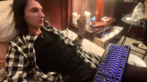 Snapshot of donkerton chatting on 02/18/25, 08:59 Donk online show from 02/18/25, 08:59