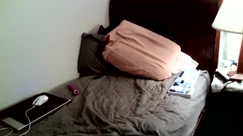 Snapshot of donkerton chatting on 09/27/25, 09:58 Donk online show from 09/27/25, 09:58