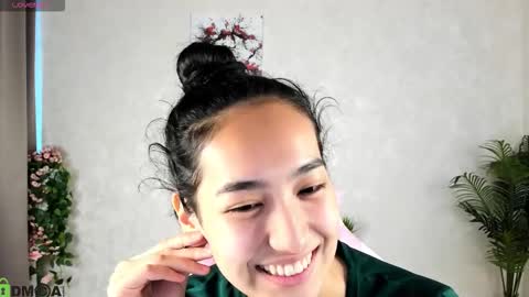 Aura online show from 09/26/25, 03:54