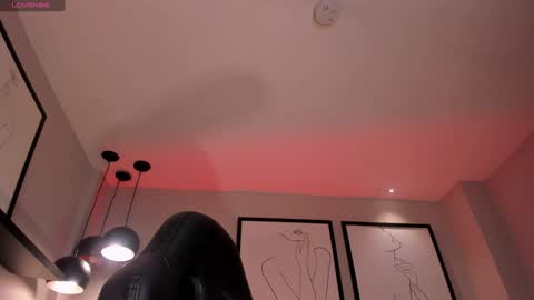  Donna Stonne  online show from 02/08/25, 10:40