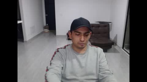 Snapshot of donovandirty chatting on 10/28/25, 06:39 donovandirty online show from 10/28/25, 06:39