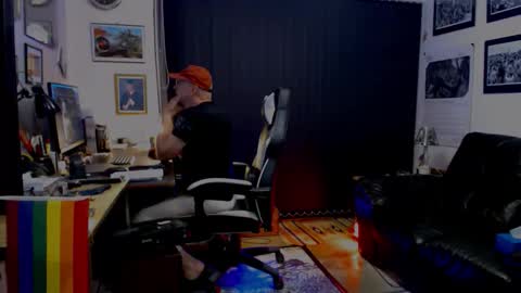 Snapshot of dopeleaf2 chatting on 09/11/25, 09:04 dopeleaf2 online show from 09/11/25, 09:04