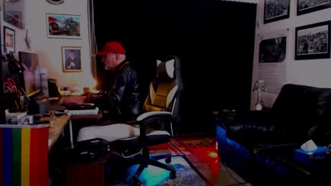 Snapshot of dopeleaf2 chatting on 09/27/25, 06:35 dopeleaf2 online show from 09/27/25, 06:35