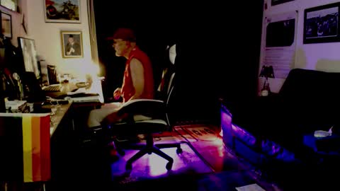 Snapshot of dopeleaf2 chatting on 10/10/25, 10:09 dopeleaf2 online show from 10/10/25, 10:09