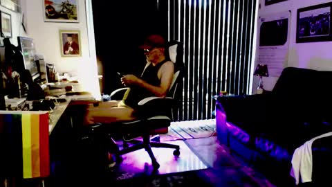Snapshot of dopeleaf2 chatting on 10/12/25, 02:27 dopeleaf2 online show from 10/12/25, 02:27