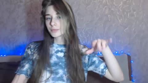 Snapshot of dora_blue_eyed chatting on 02/14/25, 01:23 Dora online show from 02/14/25, 01:23