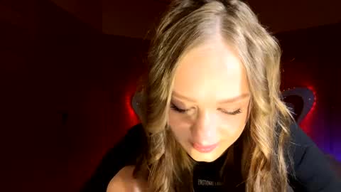 Anika online show from 04/15/26, 07:58