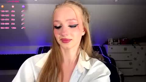 Anika online show from 07/17/26, 09:41