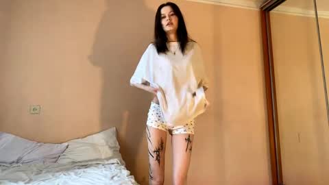 Lauren online show from 04/14/26, 08:09