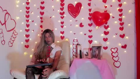 Snapshot of dorian_lev chatting on 02/10/25, 02:37 Nicolle online show from 02/10/25, 02:37