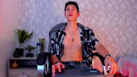 Snapshot of dorian_mystery chatting on 01/20/25, 03:26 dorian_mystery online show from 01/20/25, 03:26