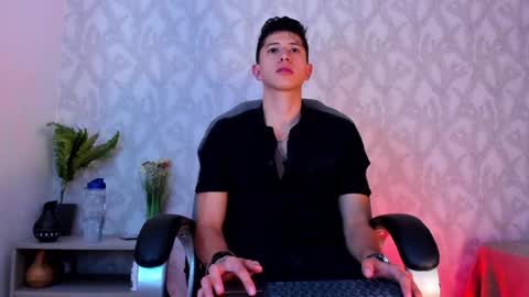 Snapshot of dorian_mystery chatting on 01/26/25, 03:38 dorian_mystery online show from 01/26/25, 03:38