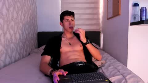 Snapshot of dorian_mystery chatting on 02/13/25, 10:22 dorian_mystery online show from 02/13/25, 10:22