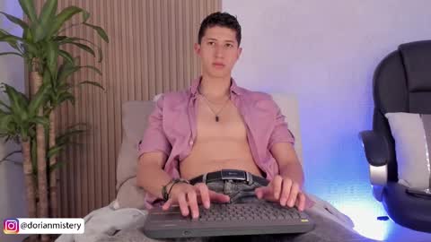 dorian_mystery online show from 10/03/25, 08:06