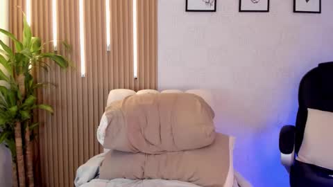 Snapshot of dorian_mystery chatting on 10/31/25, 06:42 dorian_mystery online show from 10/31/25, 06:42