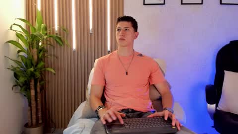 Snapshot of dorian_mystery chatting on 11/07/25, 02:00 dorian_mystery online show from 11/07/25, 02:00