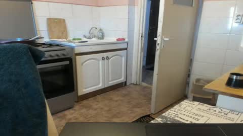 Snapshot of doriancretu95 chatting on 05/06/26, 03:39 menu below online show from 05/06/26, 03:39