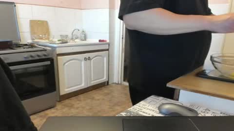 Snapshot of doriancretu95 chatting on 05/09/26, 12:54 menu below online show from 05/09/26, 12:54