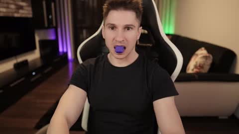 Dorian Reyes online show from 02/17/25, 10:36