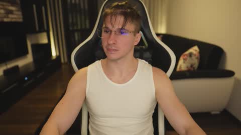 Snapshot of dorianreyes chatting on 01/08/26, 01:08 Dorian Reyes online show from 01/08/26, 01:08