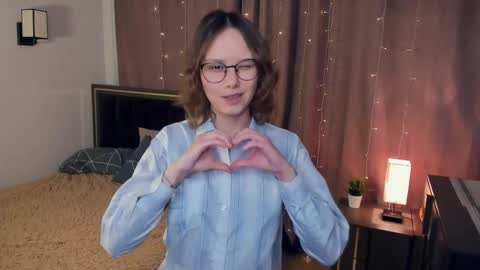 Snapshot of doribiltz chatting on 11/06/25, 08:21 Violet online show from 11/06/25, 08:21