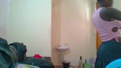 Snapshot of dottletop chatting on 02/13/25, 08:38 dottletop online show from 02/13/25, 08:38