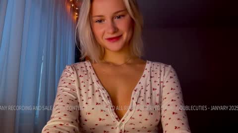 Lana  Eva  dont forget to give us a thumb up online show from 01/09/25, 03:15