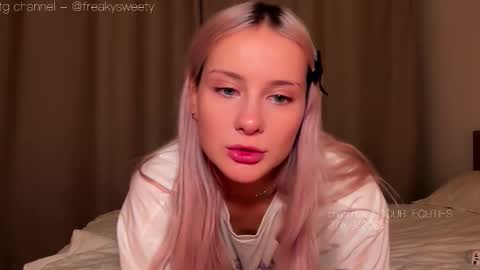 Lana  Eva  dont forget to give us a thumb up online show from 09/27/25, 05:18