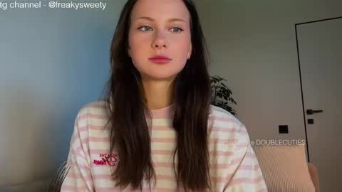 Snapshot of doublecuties chatting on 06/09/26, 04:02 Lana Eva dont forget to give us a thumb up online show from 06/09/26, 04:02