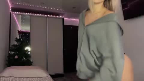 MOLLYYYY dont forget to give me a thumb up online show from 12/21/24, 02:52