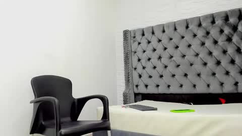 Snapshot of douglas_099 chatting on 10/22/25, 01:11 DOUGLAS online show from 10/22/25, 01:11