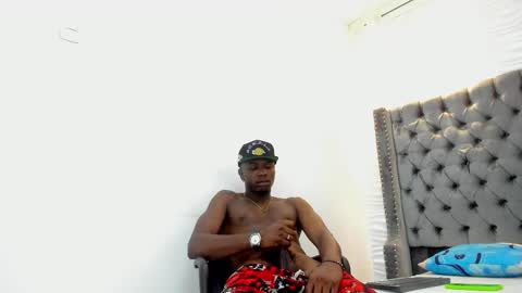 Snapshot of douglas_099 chatting on 10/27/25, 01:26 DOUGLAS online show from 10/27/25, 01:26