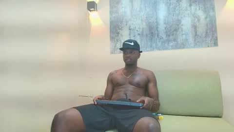 Snapshot of douglas_099 chatting on 11/22/25, 07:46 DOUGLAS online show from 11/22/25, 07:46