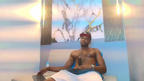 Snapshot of douglas_099 chatting on 12/02/25, 12:05 DOUGLAS online show from 12/02/25, 12:05