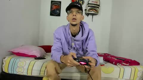 Snapshot of douglas_gallegos chatting on 12/03/24, 03:20 douglas_gallegos online show from 12/03/24, 03:20