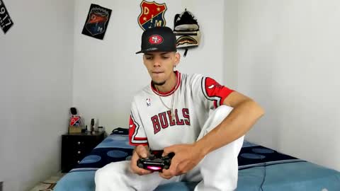 Snapshot of douglas_gallegos chatting on 01/17/25, 04:26 douglas_gallegos online show from 01/17/25, 04:26