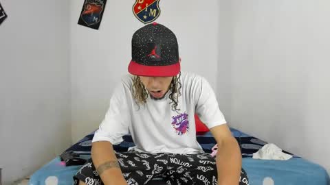 Snapshot of douglas_gallegos chatting on 02/01/25, 02:47 douglas_gallegos online show from 02/01/25, 02:47