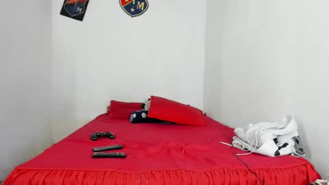 Snapshot of douglas_gallegos chatting on 02/15/25, 11:36 douglas_gallegos online show from 02/15/25, 11:36