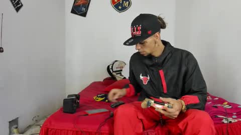 Snapshot of douglas_gallegos chatting on 02/27/25, 11:26 douglas_gallegos online show from 02/27/25, 11:26