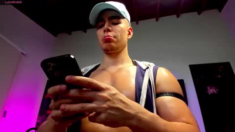 Snapshot of douglassafado chatting on 02/23/25, 02:29 Douglas Safado online show from 02/23/25, 02:29