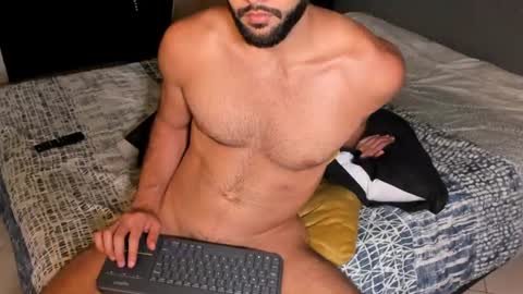 Snapshot of douglasskingjr chatting on 06/25/26, 05:39 douglasskingjr online show from 06/25/26, 05:39