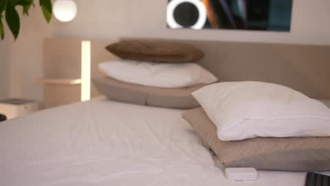 Snapshot of dovia chatting on 12/05/25, 08:01 . . online show from 12/05/25, 08:01