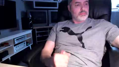 Snapshot of dr_dave20 chatting on 02/14/26, 07:43 dr_dave20 online show from 02/14/26, 07:43