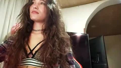Snapshot of draculina69 chatting on 12/12/24, 04:59 draculina69 online show from 12/12/24, 04:59